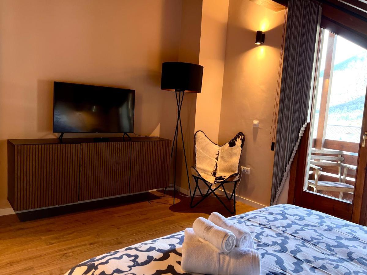 Duplex La Roca - L'Amfitriona Apartman Espot Kültér fotó